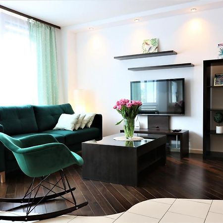 Stylish And Spacious By Cooee Apartments Warsaw Exterior photo